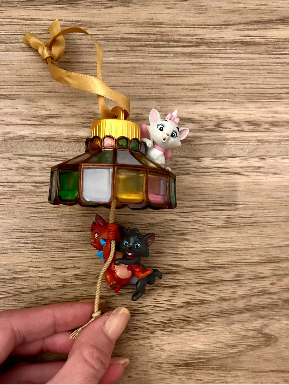 Collectible Disney’s Aristocats Colorful Stained-Glass Lamp Ornament